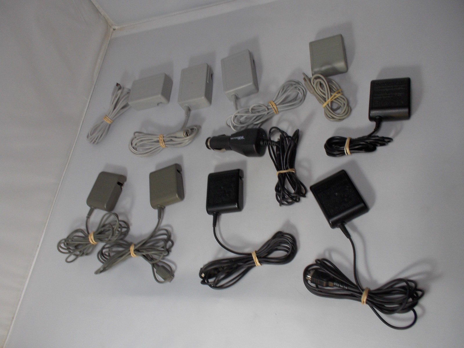 Lot of 10 Nintendo DS, DS Lite, 3DS Etc Tested & Works Free S&H