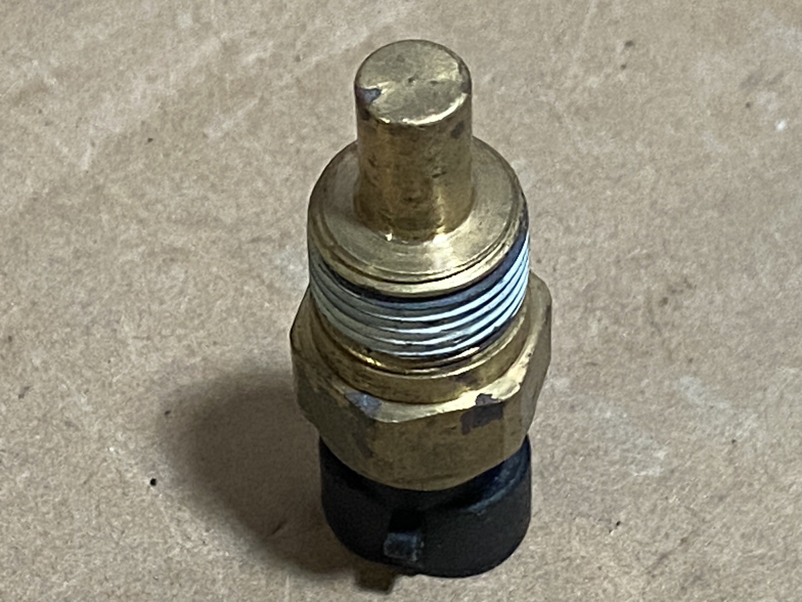 Mopar 33004281 Engine Coolant Temperature Sensor -- NOS OEM