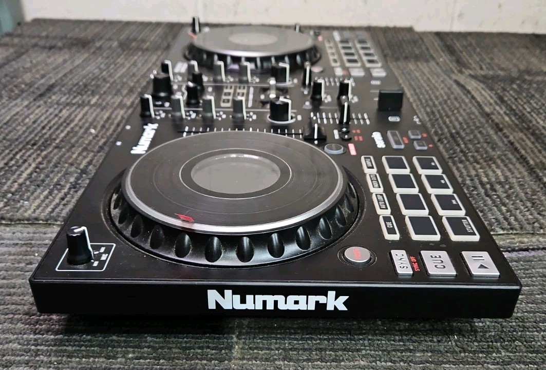Numark Mixtrack Platinum FX Four Deck DJ Controller