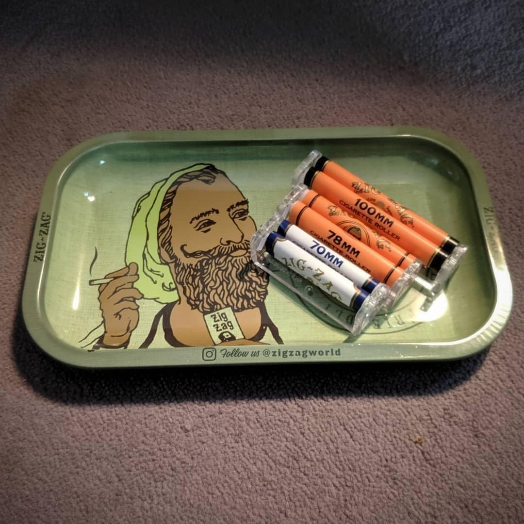 Versatile 100mm Cigarette Roller - Creates Perfect Cigarettes Effortlessly