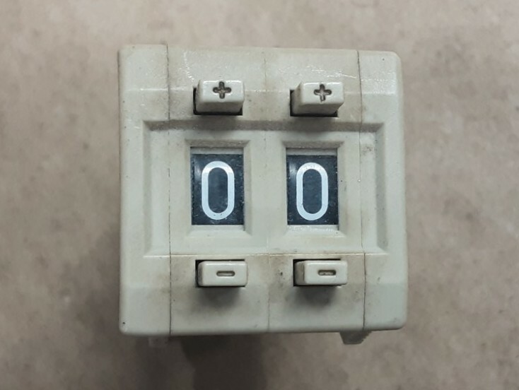 IDEC DKBR-102J / DKBR-103J 2-DIGIT COUNTER #2013I70*AD