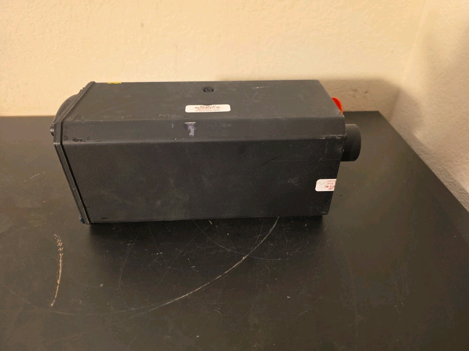 P/N 7000836-916 AUGUSTA A109E COPILOT ATTITUDE REFERENCE INDICATOR - SERVICEABLE