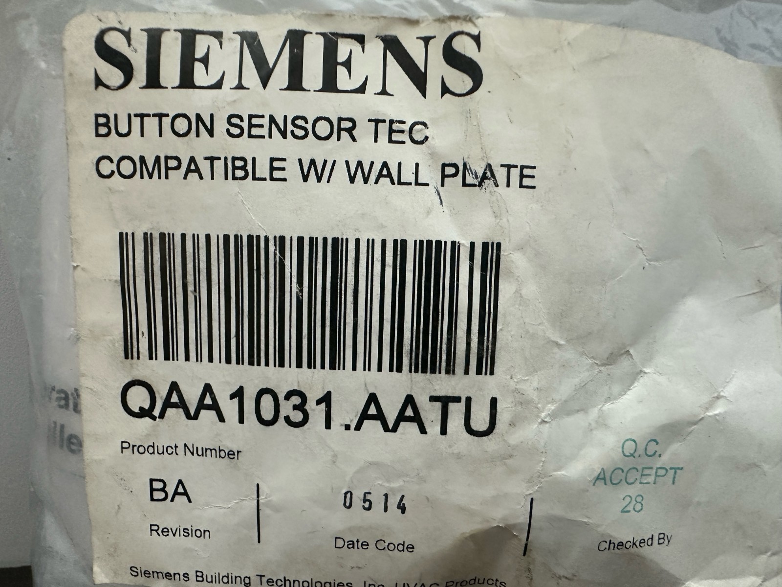 SIEMENS - HVAC TEC Compatible Button Sensor w/ Wall Plate QAA1031.AATU