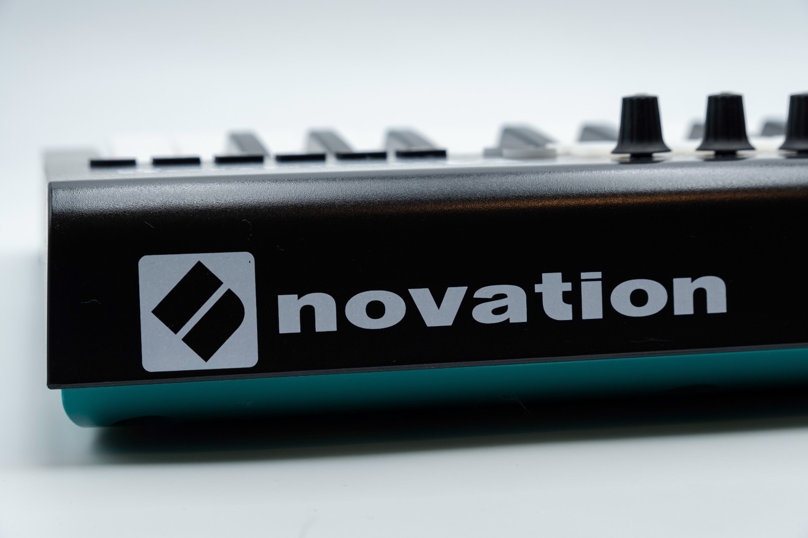 Novation Launchkey 25 MK2 w/ USB Cable