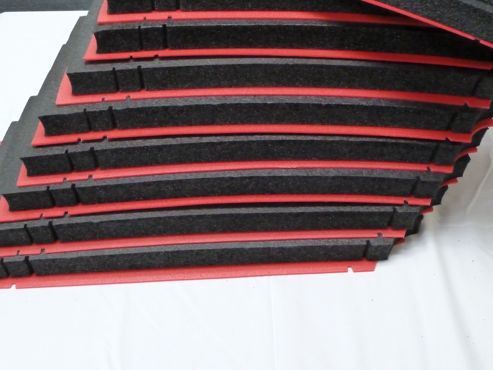 Older version - Pelican 0450 foam. Solid foam w/ red backing. Tool Shadowing