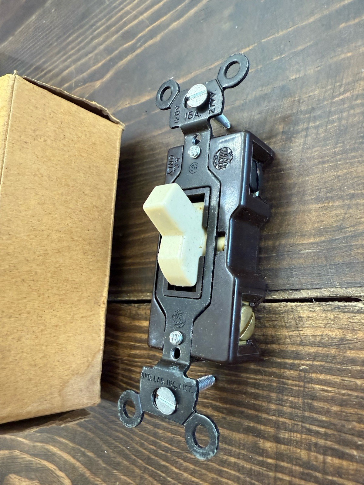 Hubbell 1103 3-Way Switch 120/277 V 15 A Toggle