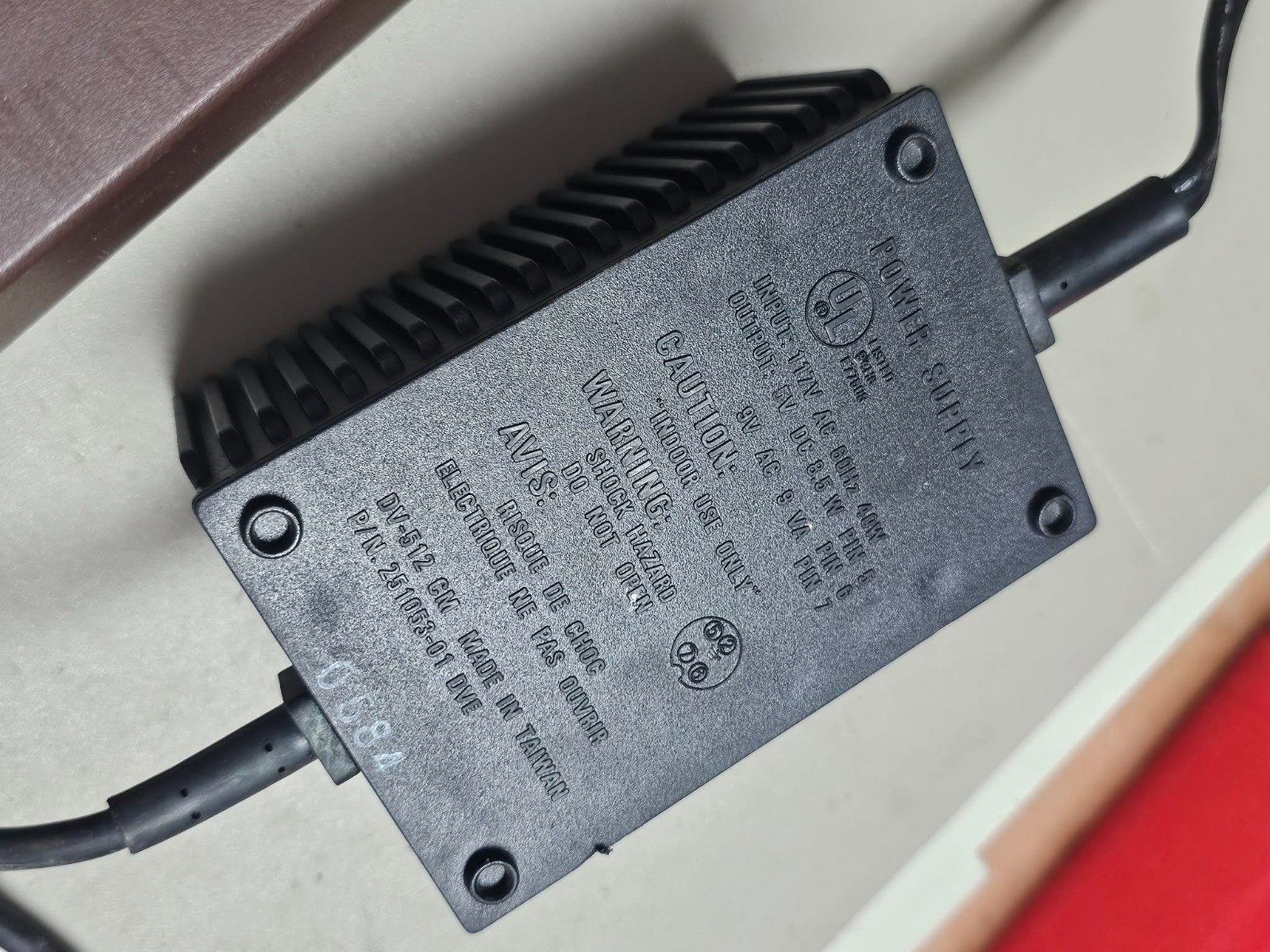 Super Clean Commodore 64 Personal Computer BR98YV w/Power Supply Powers w/Cover