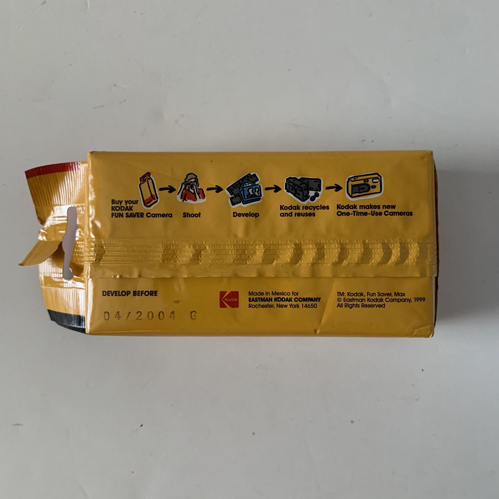 Kodak Fun Saver 35 Flash Camera 27 Exposures Exp. 04/2004 - SEALED