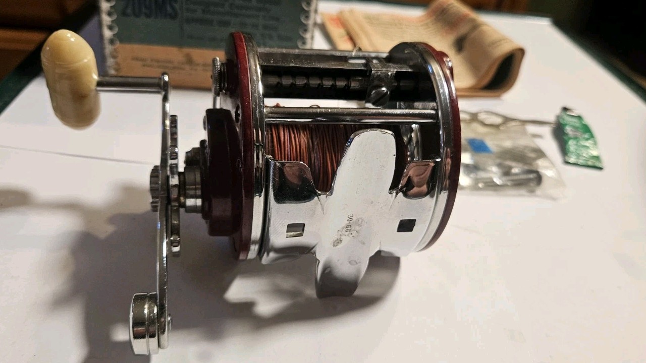 PENN REELS 209MS Level Wind Salt Water Fishing Peer Monofil Original Box USA