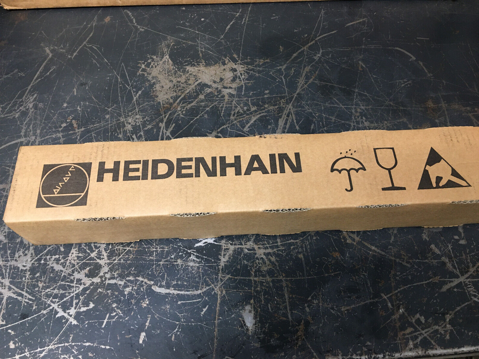 NEW IN BOX HEIDENHAIN 557642-16 LINEAR ENCODER LC493F 820MM SHIPS FROM USA