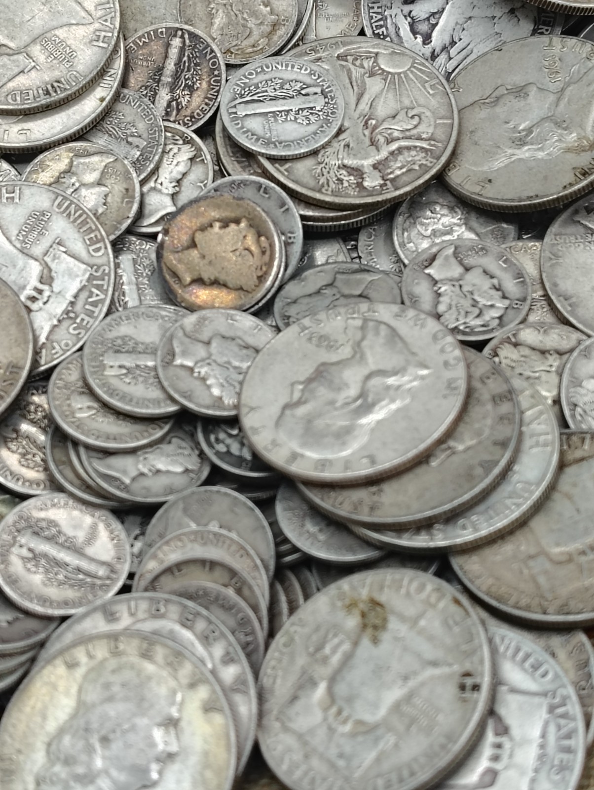 FIVE DOLLARS FACE VALUE 90% JUNK SILVER (001)