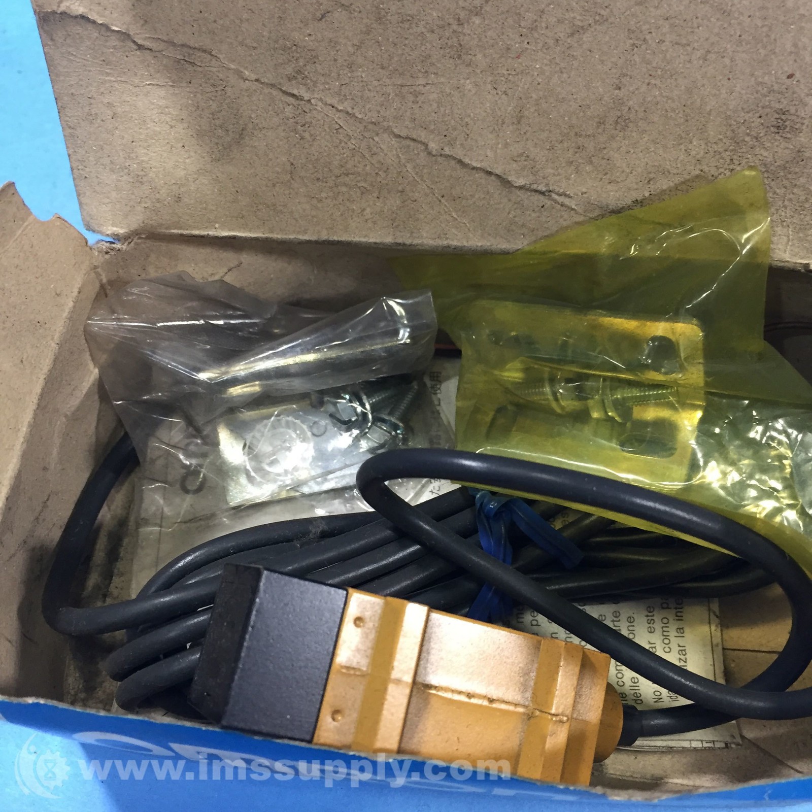 Omron E3S-5E4 Photoelectric Sensor FNOB
