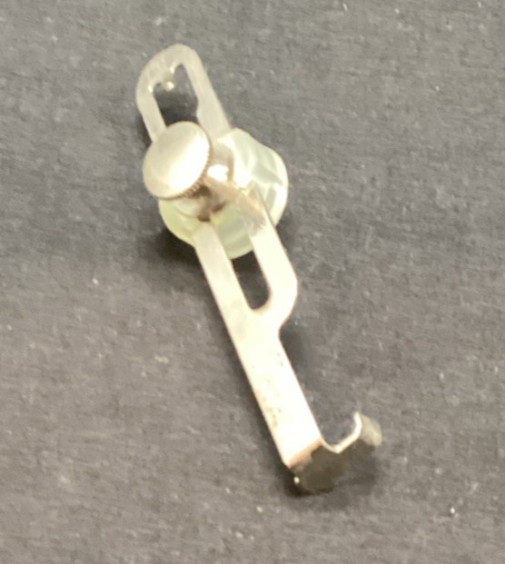 SINGER 756 Touch & Sew Sewing Machine Replacement #161172 Seam Guide Attachment