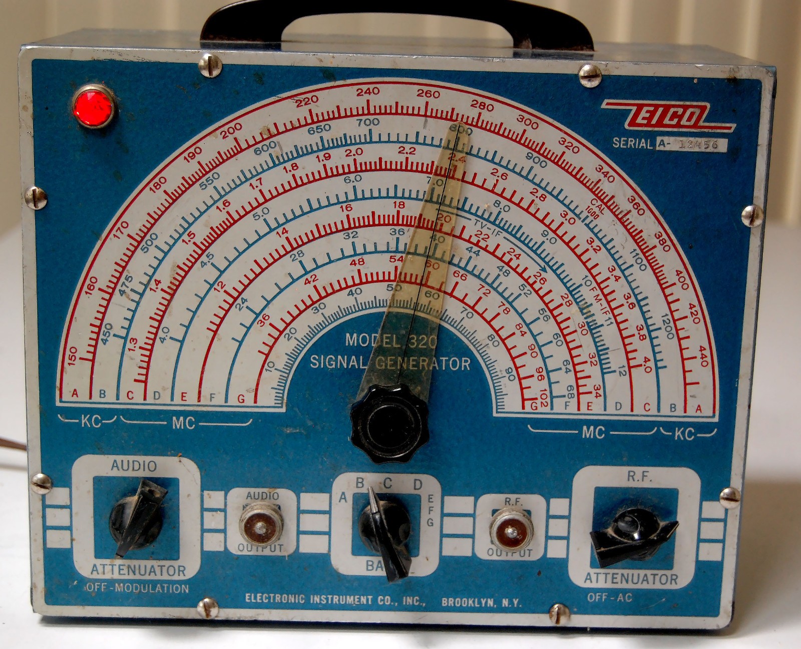 Vintage Eico Model 320 Signal Frequency Generator for Parts or Repair
