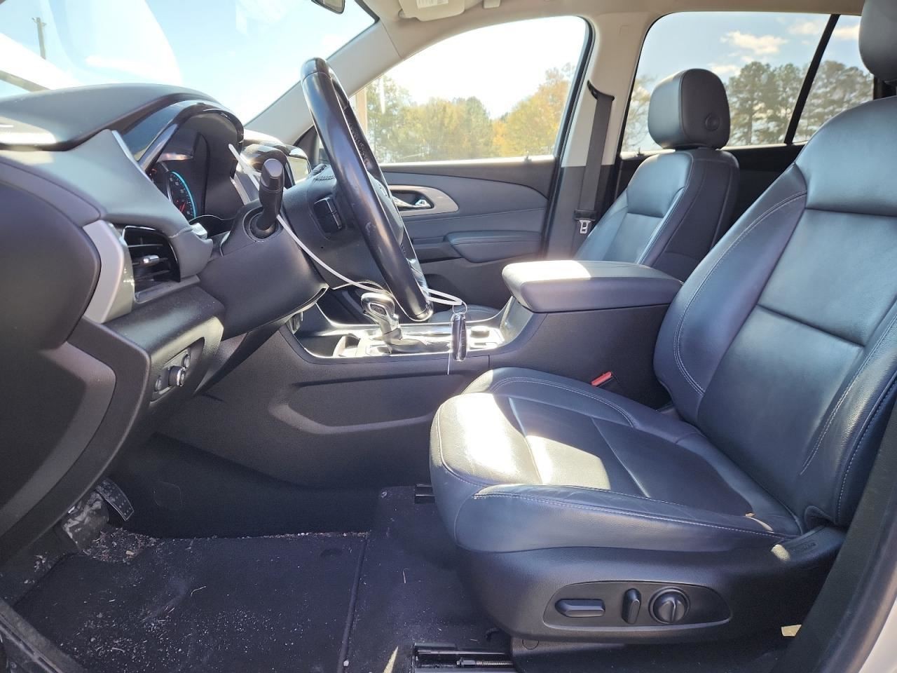 TRAVERSE 2021 Glove Box 4922482