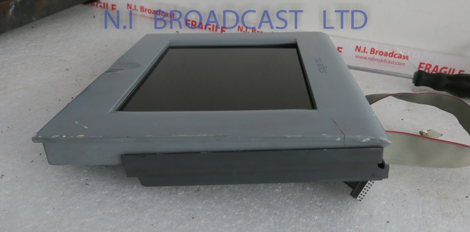 1x  Stagetec Cantus LCD sccreen small crack on 1 corner plastic
