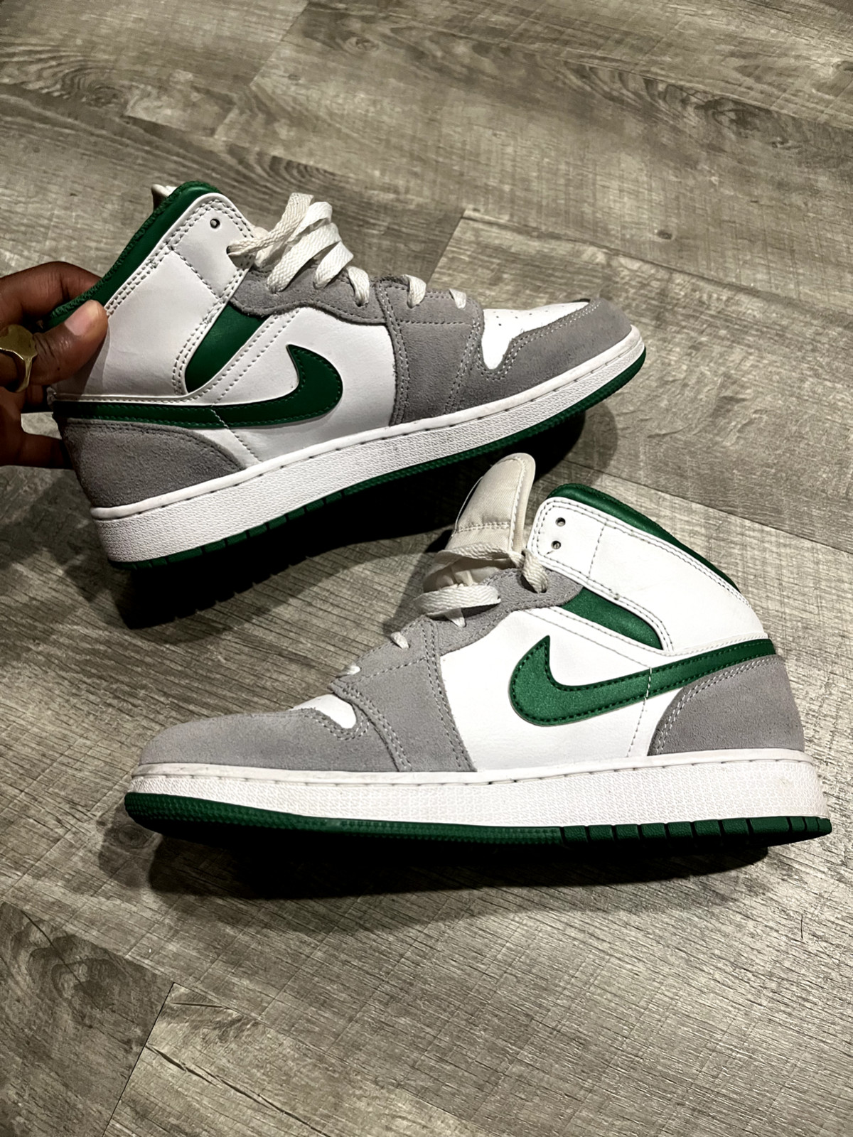 AJ1 SE Grey Pine Green Size 6.5Y