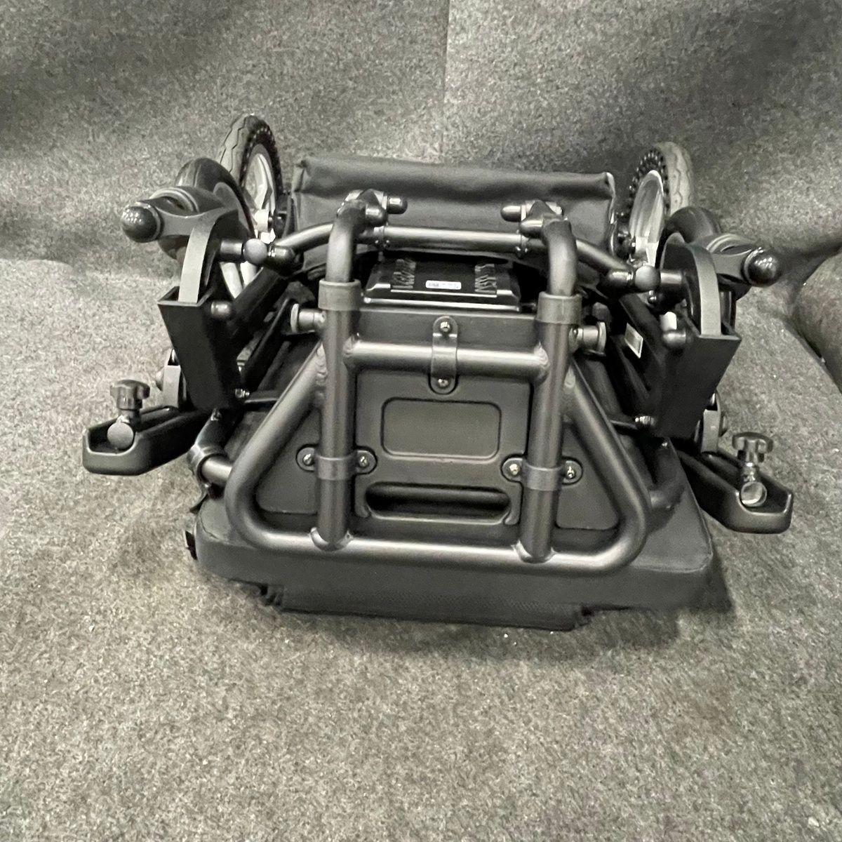 TRAVEL BUGGY DASH2 Ultra-Lite Power Wheelchair, Black*