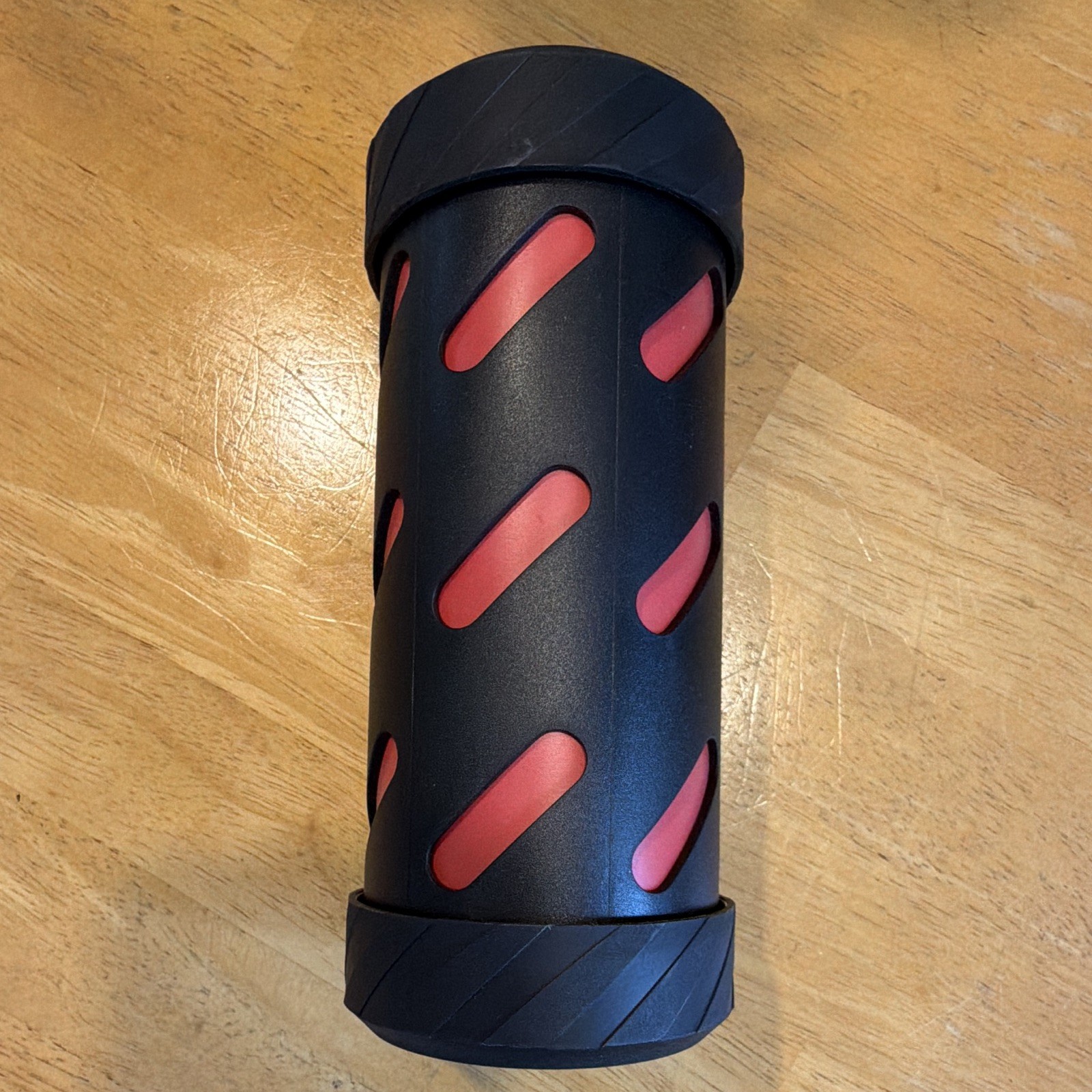 Oakley hard case, round Black/Red, Foam Material.