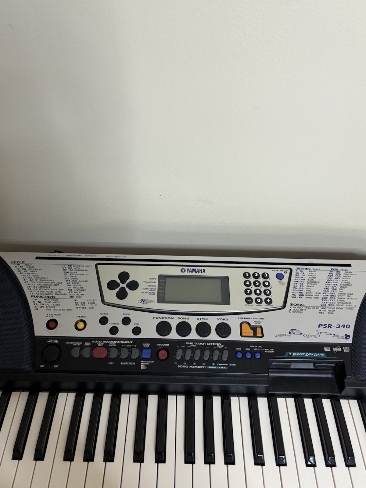 Yamaha PSR -340 Electronic Keyboard, with Stand, Tested and Working