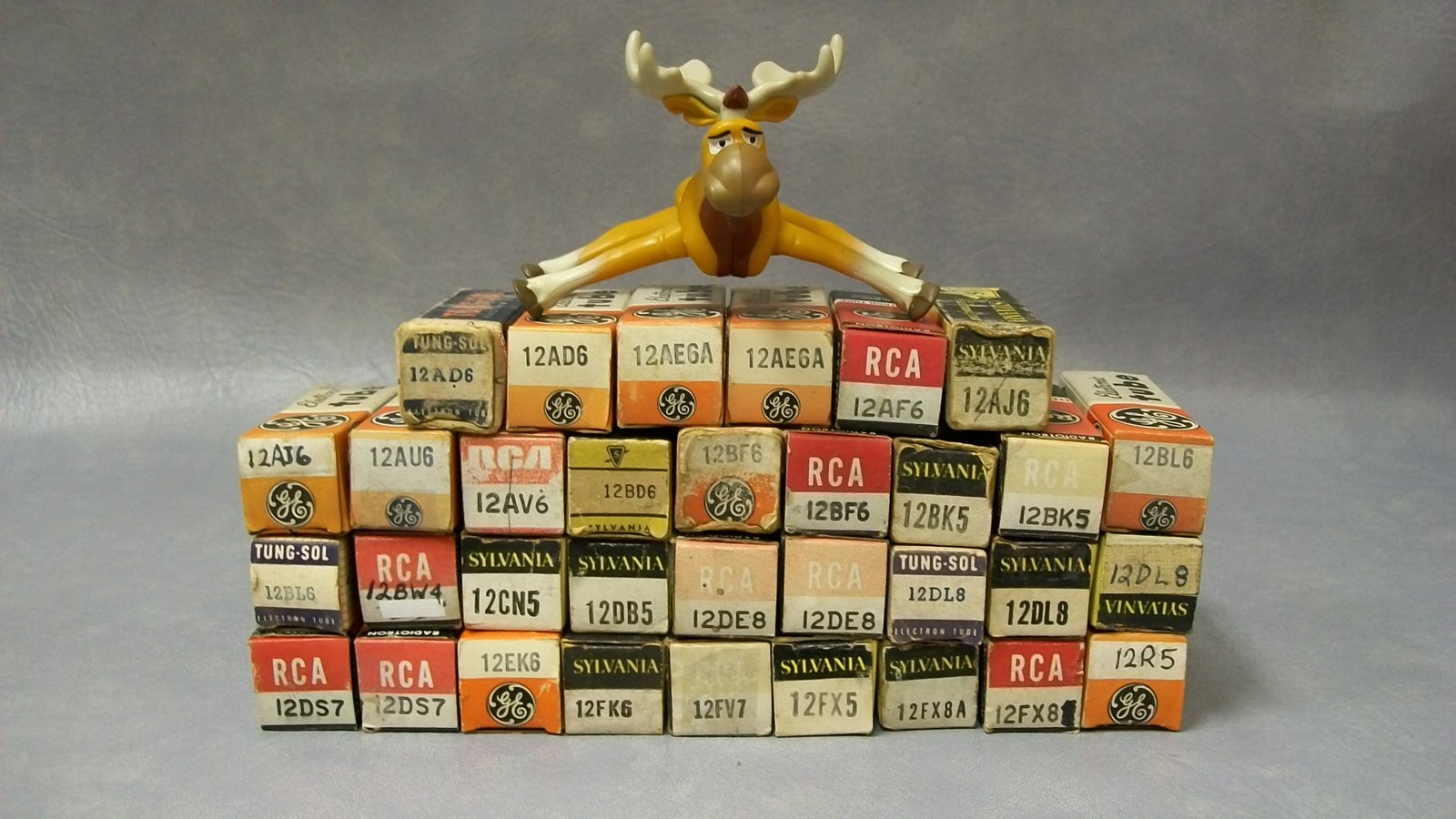 12AD6 12AE6A 12AF6 12AJ6 12AU6 12AV6 12BD6 12FV7 & more Vacuum Tubes  Lot of 33
