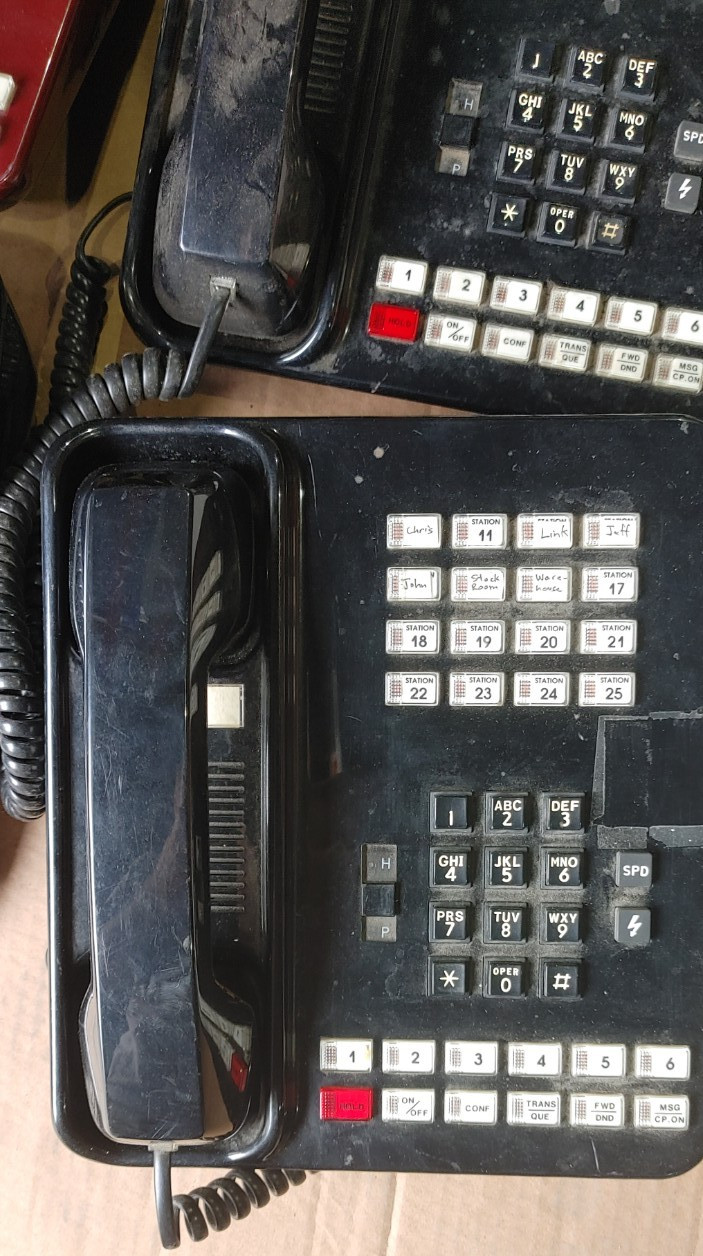 Vodavi STARPLUS 616FLEX Phone System, including 6 phones