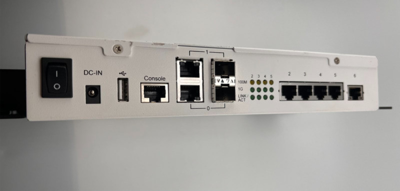 ADVANTECH FWA-1010VCR TABLETOP FIREWALL NETWORK APPLIANCE WITH POWER ADAPTER
