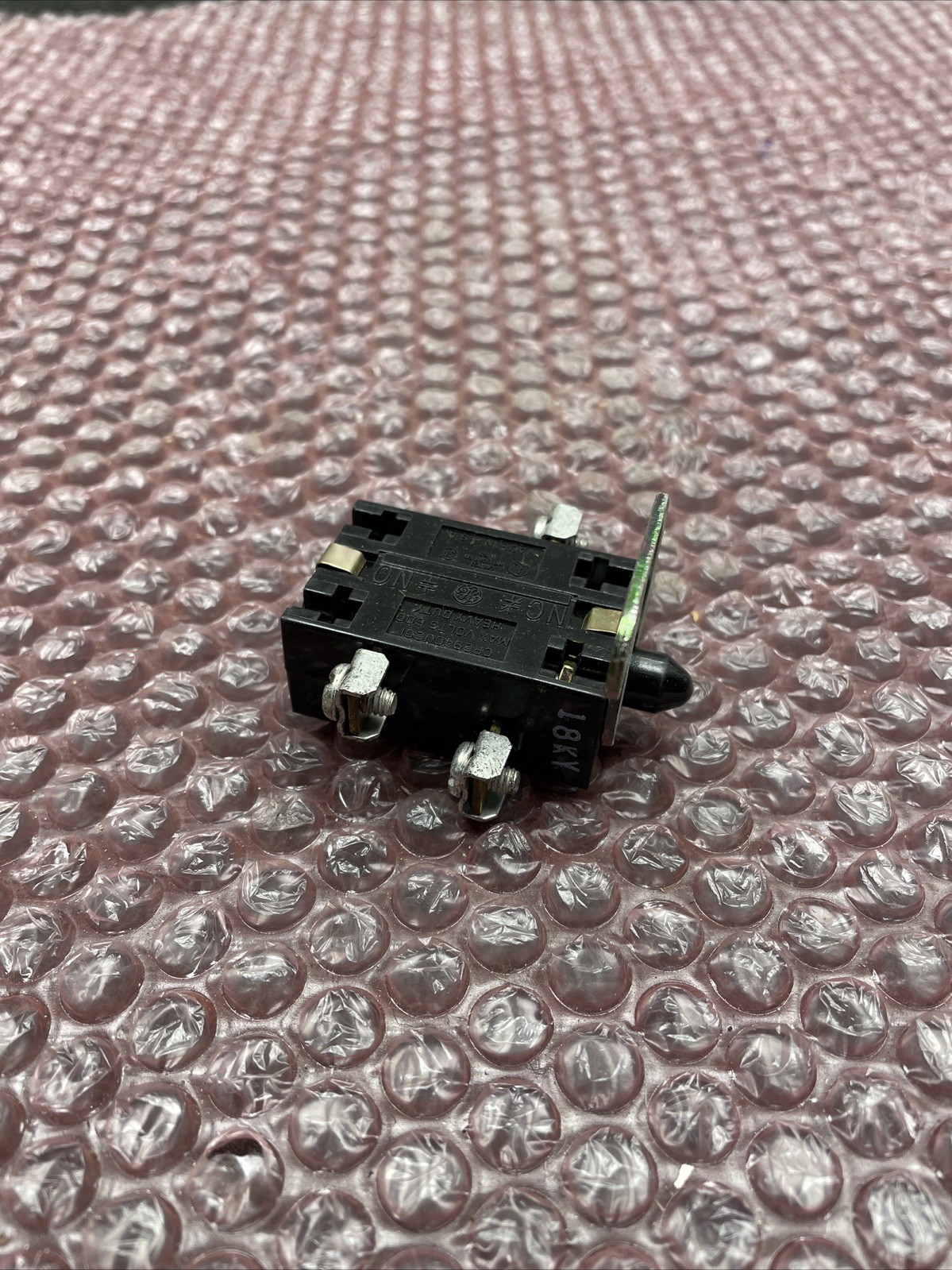 New General Electric CR2940U202 Contact Block 600v