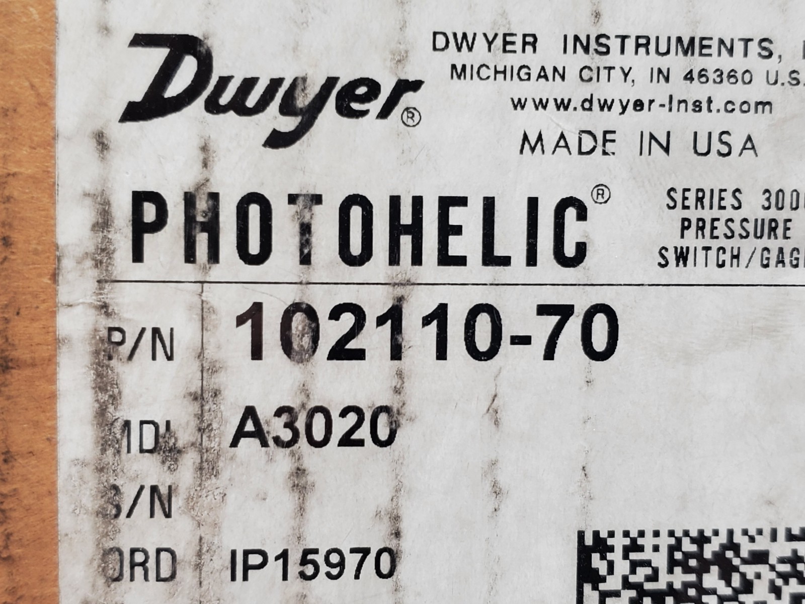 NEW Dwyer 102110-70 Pressure Switch Gauge