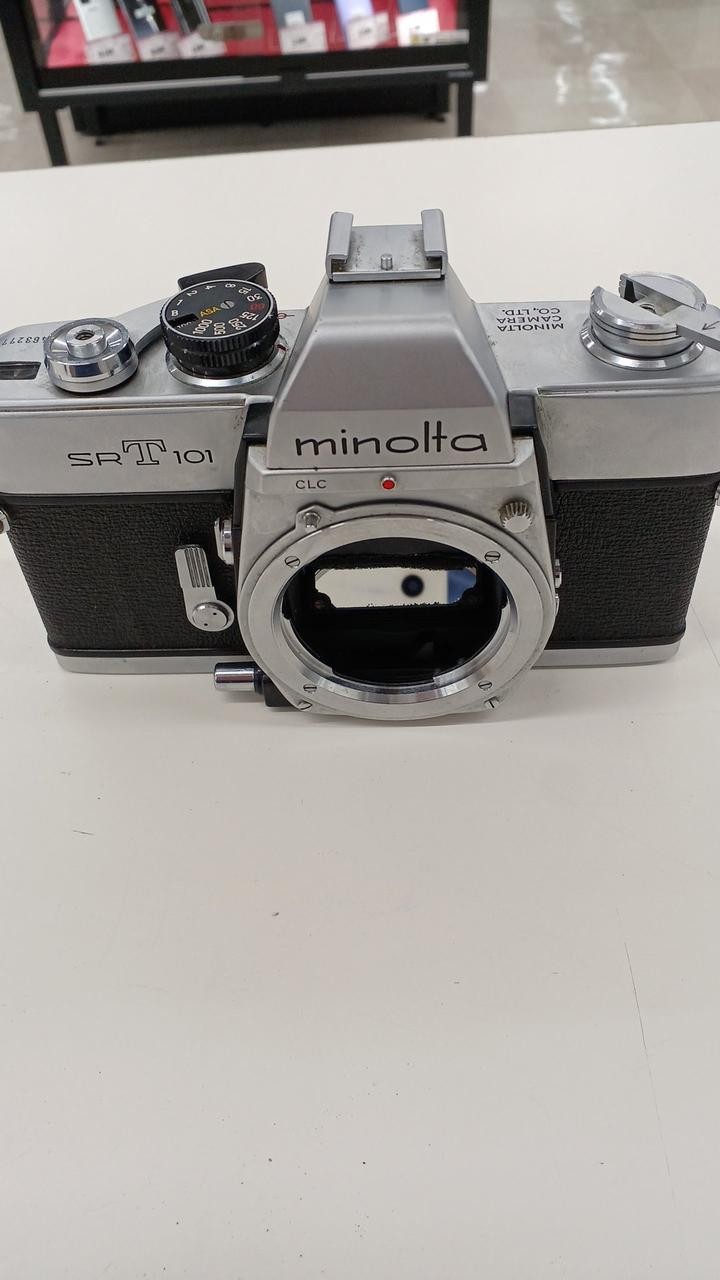 MINOLTA SRT101 SLR camera