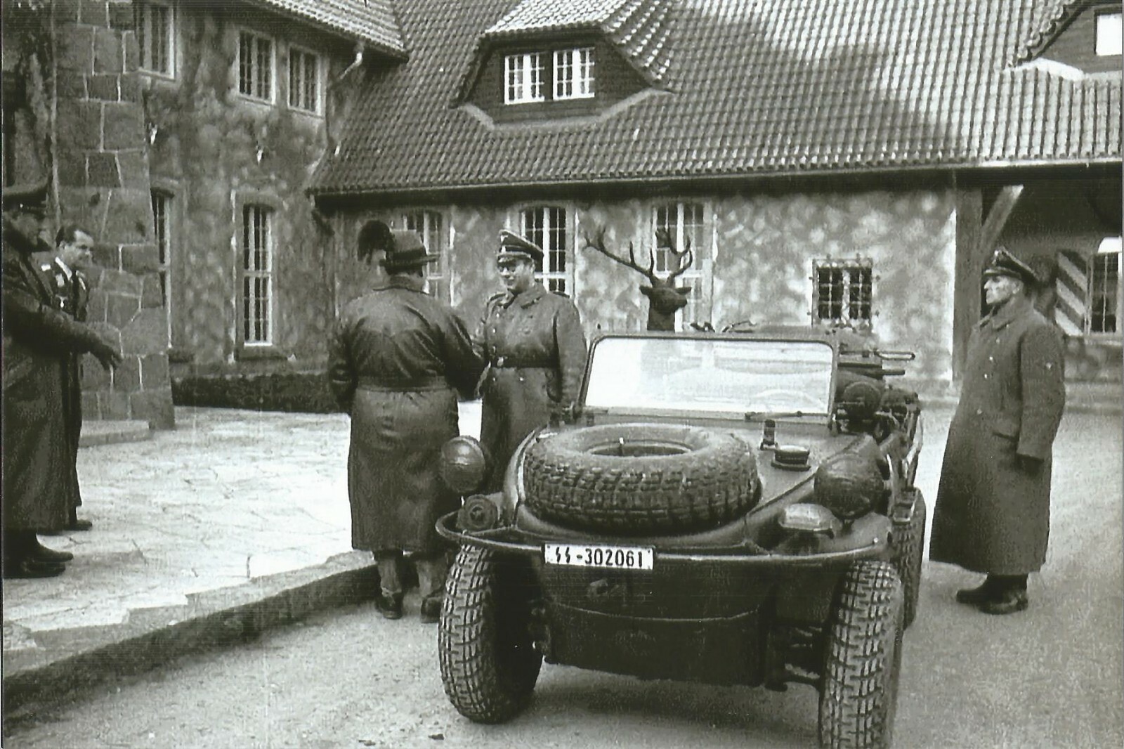 German WW II Photo.... Officers - VW Schwimmwagen