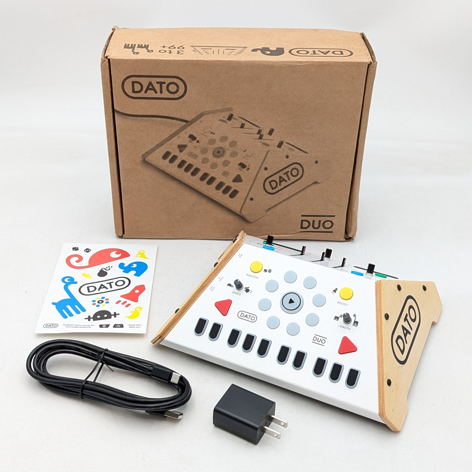 Dato Duo Synthesizer For Two Digital 10 Key w/ Built in Effects & More | White
