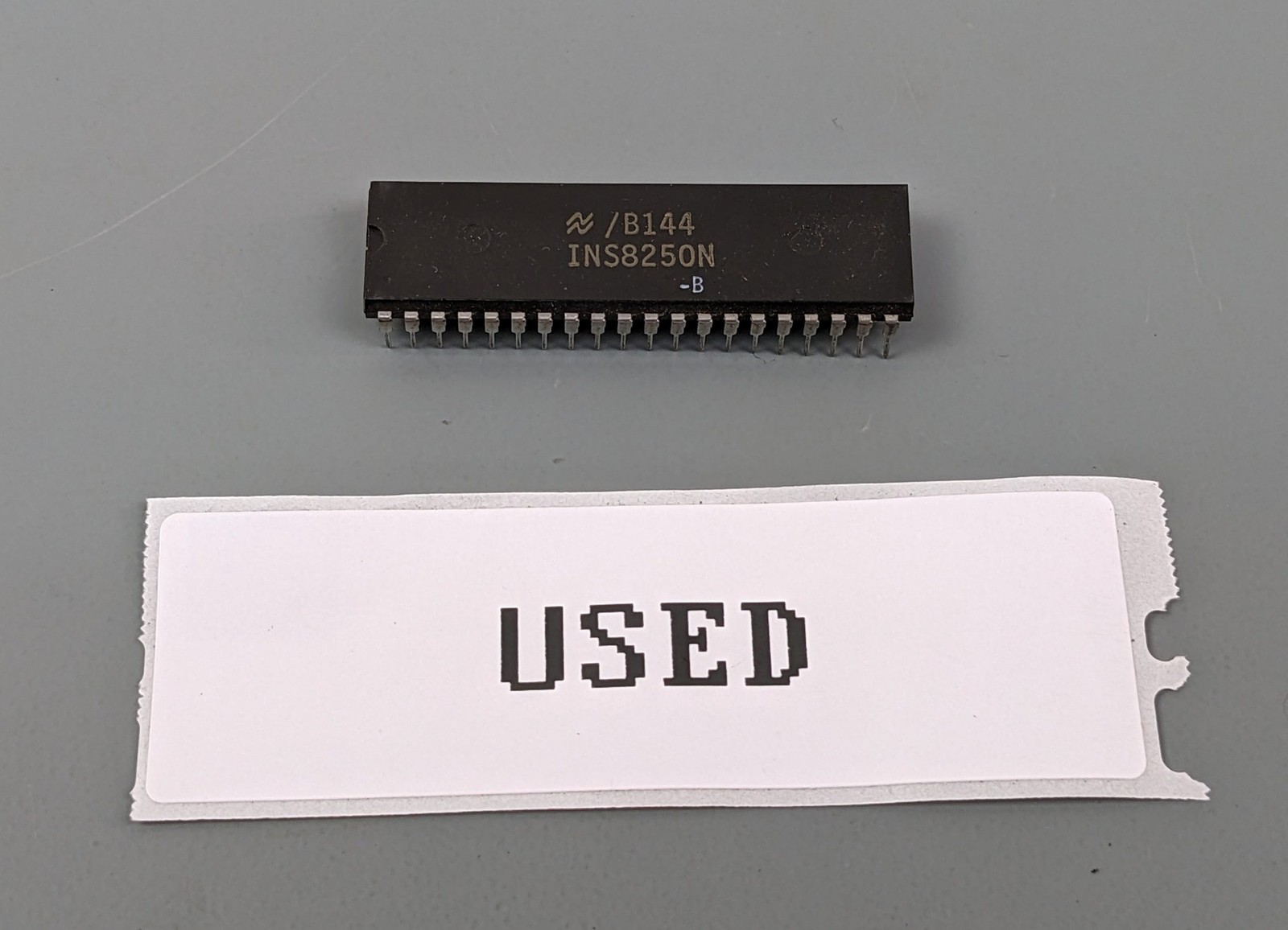 National Semiconductor INS8250N-B UART IC