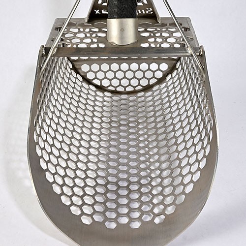 SuperMax metal detecting beach scoop includes  carbon fiber handle