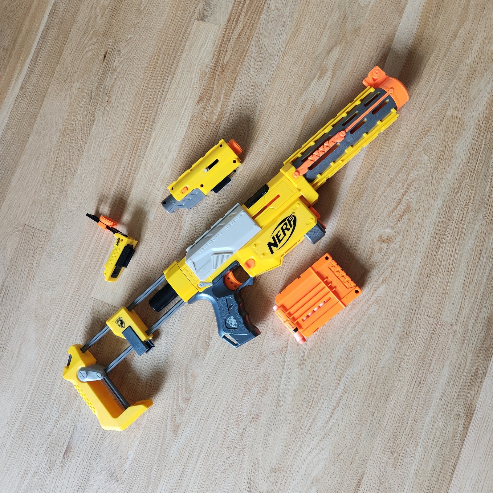 2008 Nerf N-Strike Recon CS-6 Blaster  w/ loaded 6-dart magazine, site & light