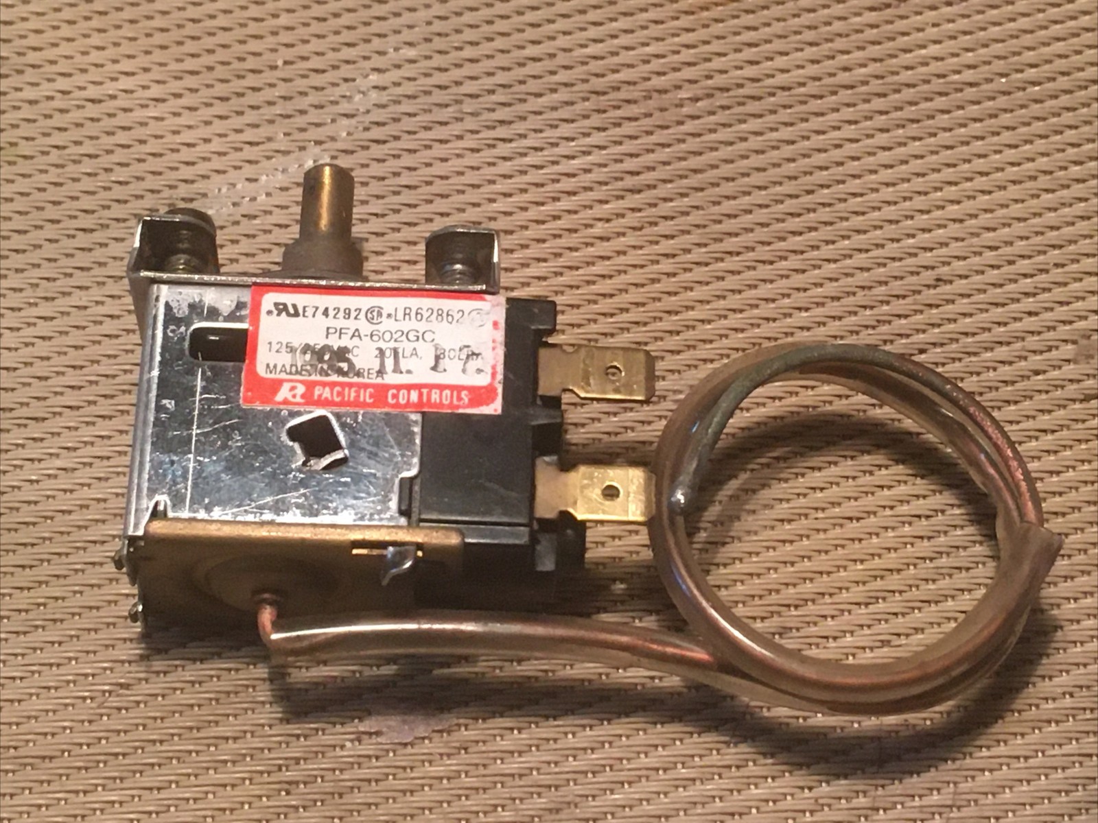 Pacific Control  125/250VAC 20FLA  Thermostat Sensor Control (PFA-602GC )