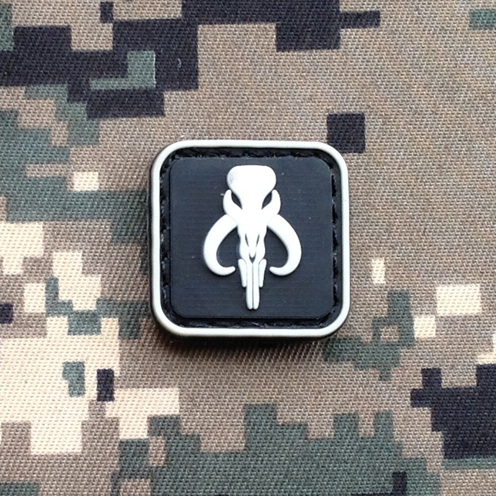 2PCS MINI BLACK STAR WARS BOBA FETT MANDALORIAN RUBBER HOOK PATCH GLOW IN DARK