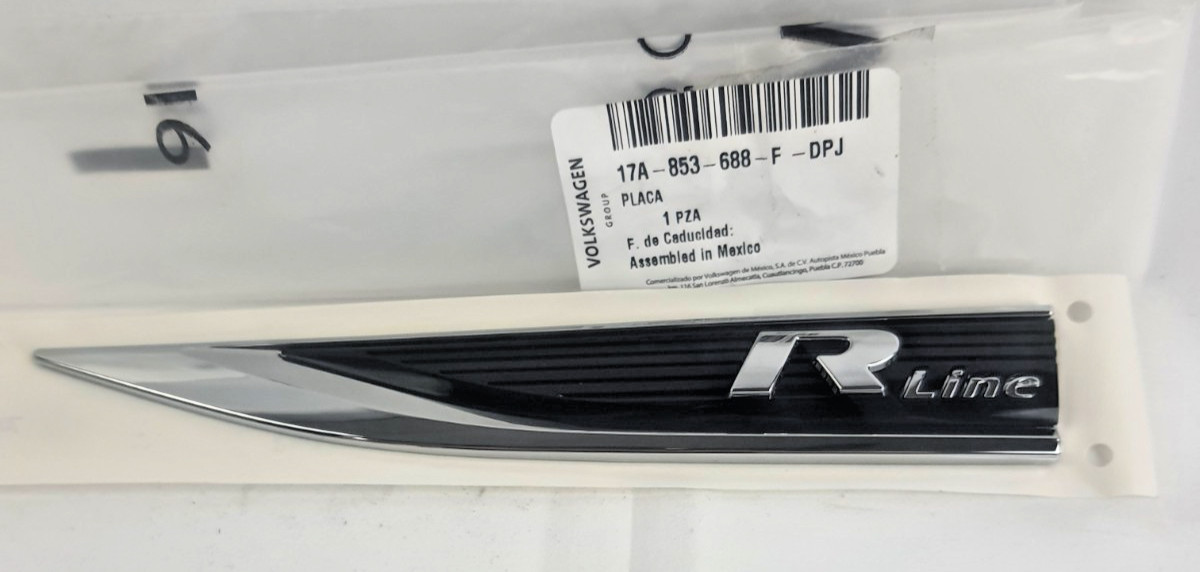 17A853688F DPJ  BRAND NEW GENUINE VW LH FENDER  EMBLEM R LINE   JETTA  2019-2021