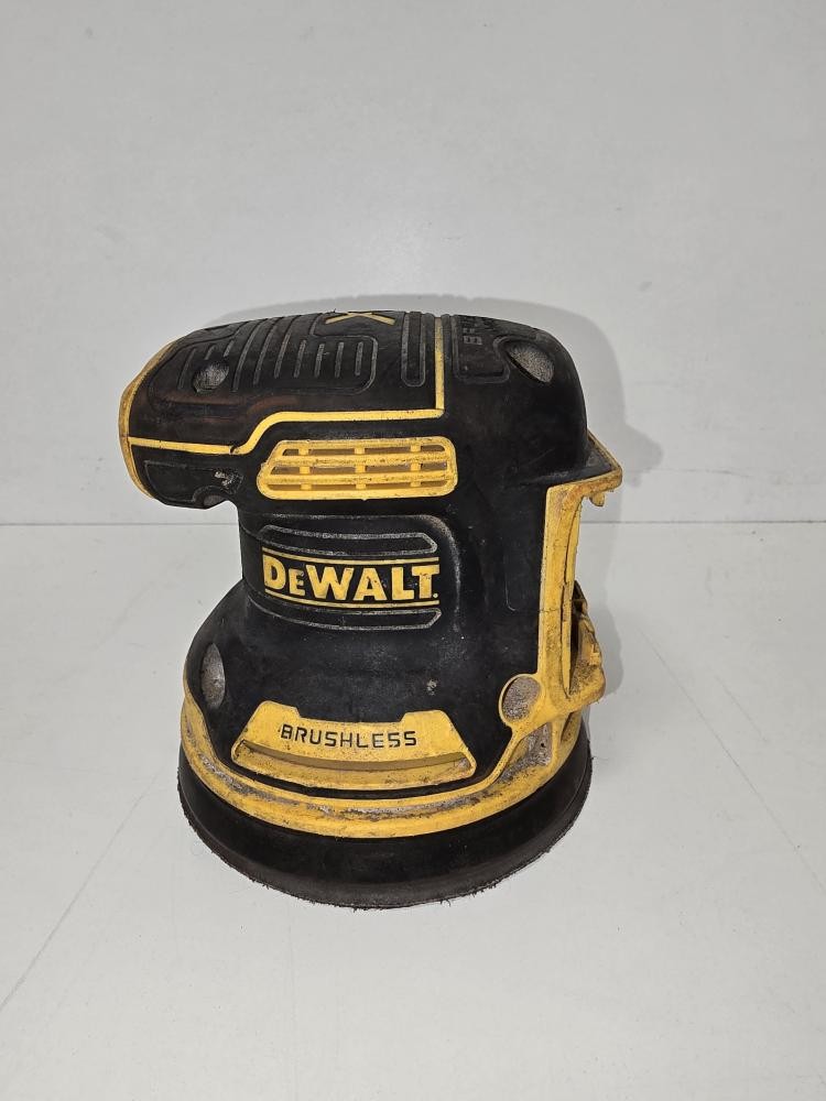 DeWalt DCW200 20V MAX XR Brushless 1/4 Sheet Sander - Used - Tool On (P08037525)