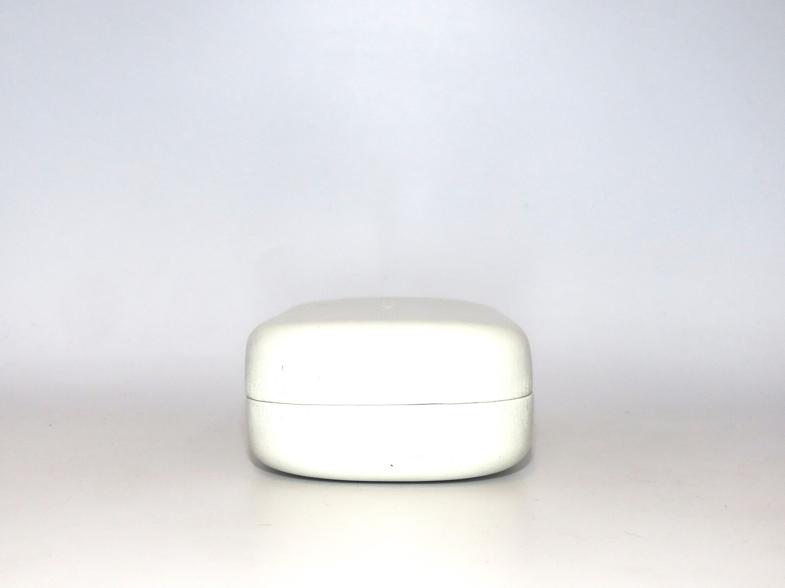 Marc Jacobs Eyewear White Hard Cell Eyeglasses Case