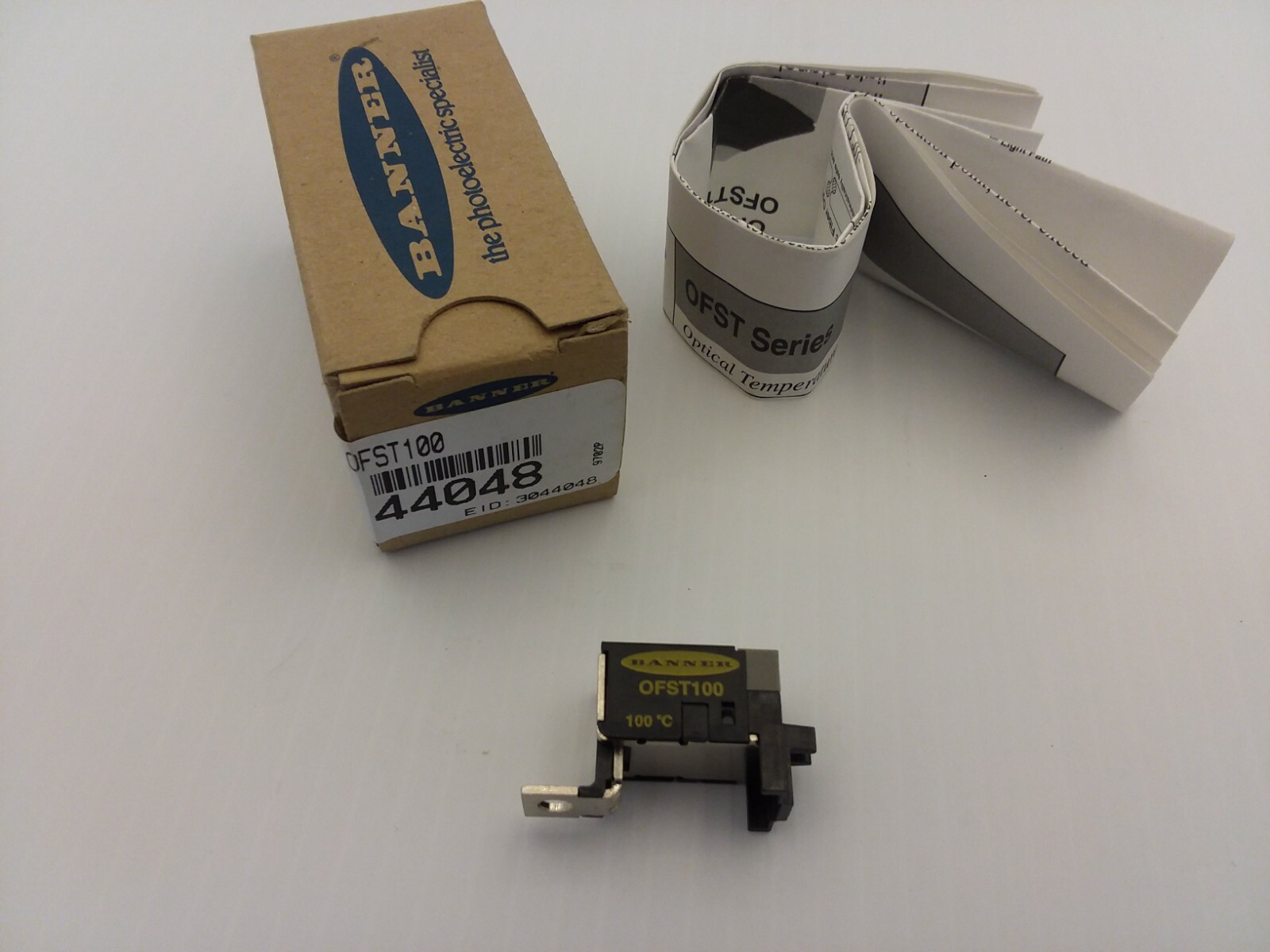 BANNER ENGINEERING OFST100 TEMPERATURE SWITCH 100°C (44048) NIB