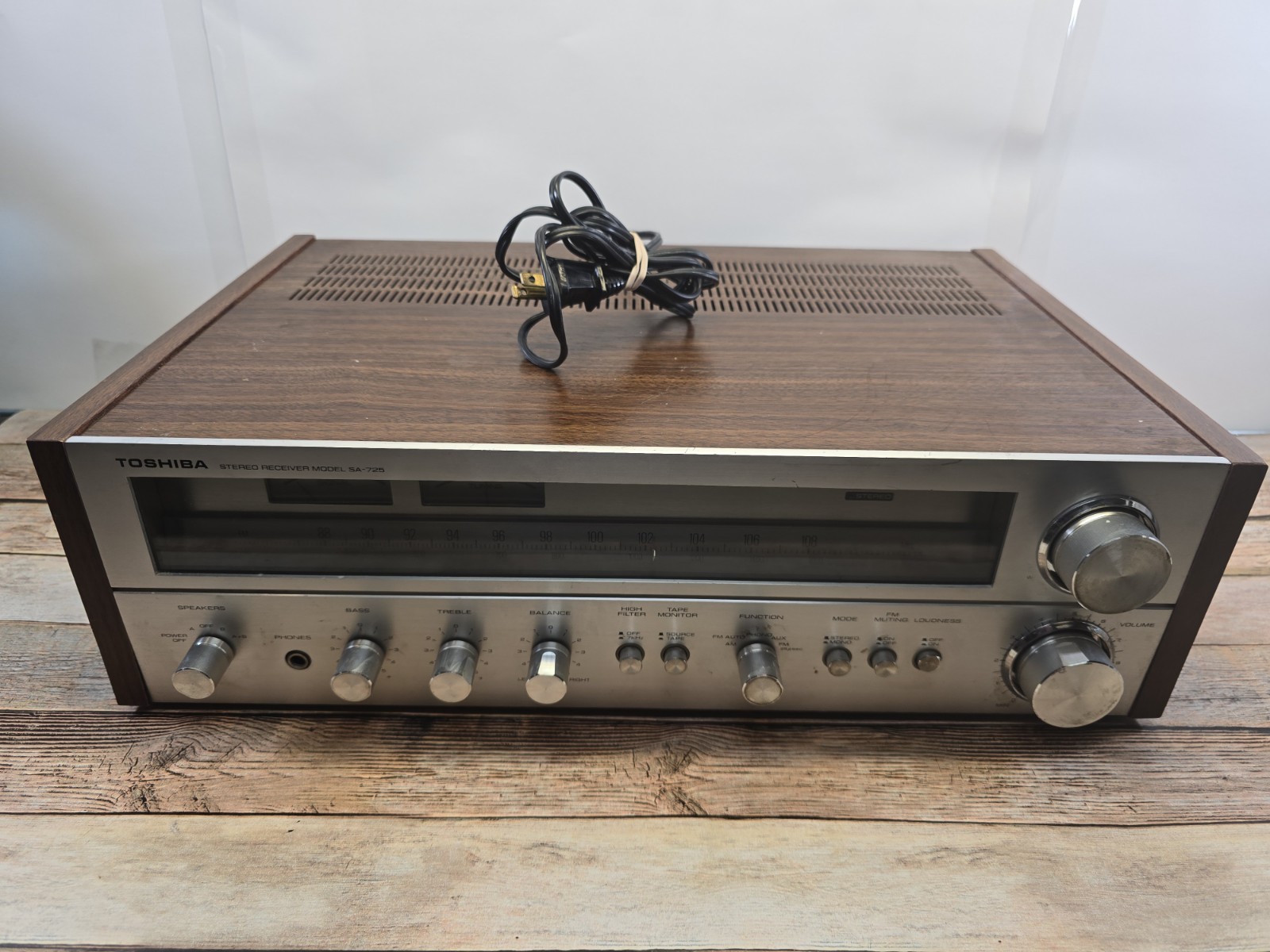 Toshiba SA-725 AM/FM Stereo Receiver Vintage 1978 POWERFUL Tested - Bad Light