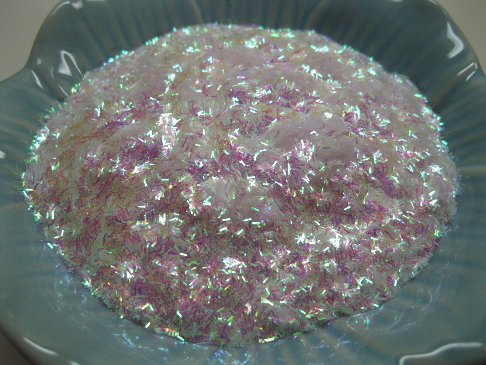 BAR GLITTER - IRIDESCENT WHITE - SHORT SLICES .62 X .0125 mm (Weight 2 oz.)