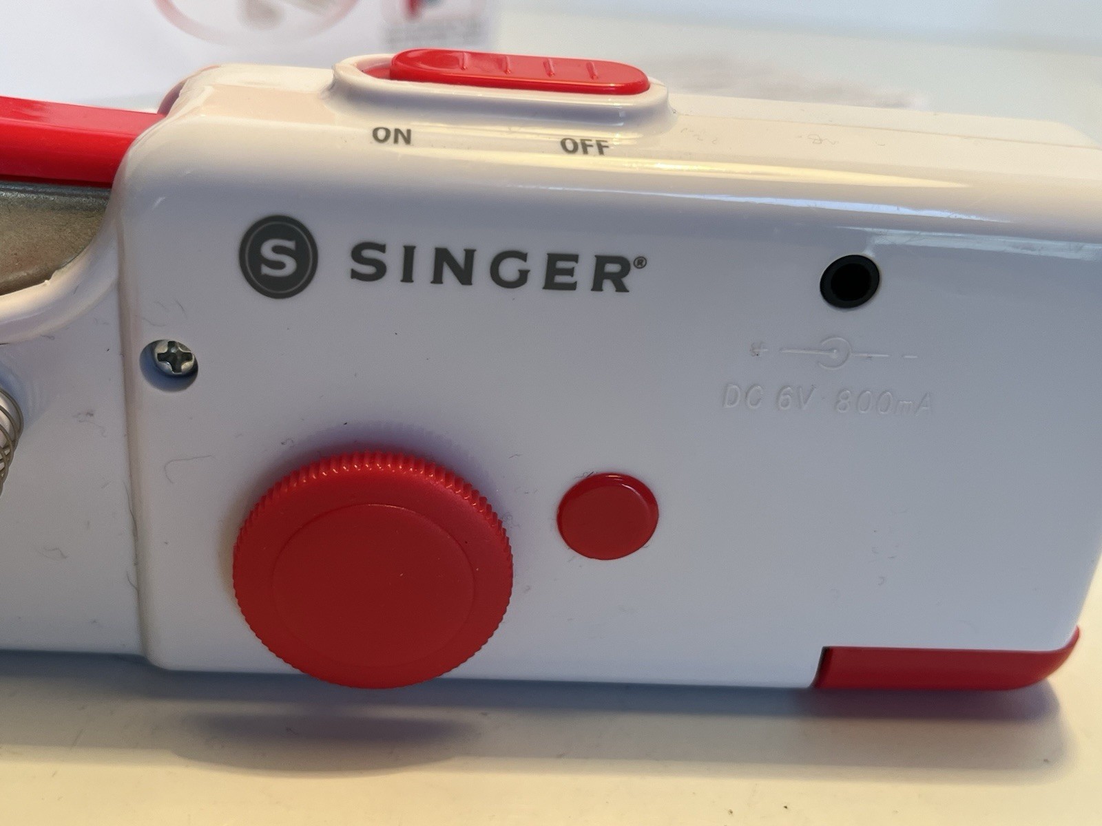 Singer Stitch Sew Quick Handheld Cordless Mending Machine Original Box Portable
