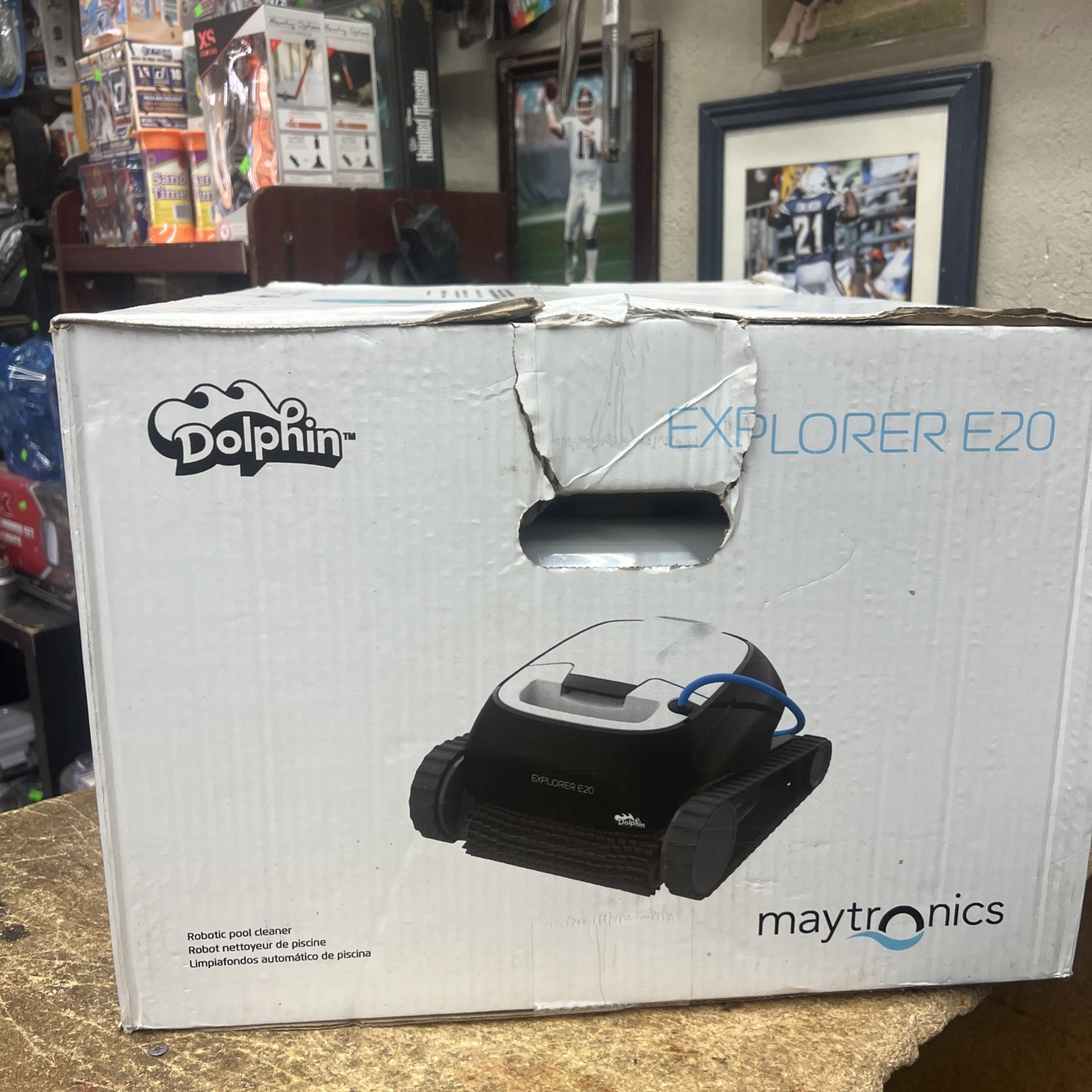 Dolphin Explorer E20 Robotic Pool Cleaner *NEW SEALED* 99996148XP