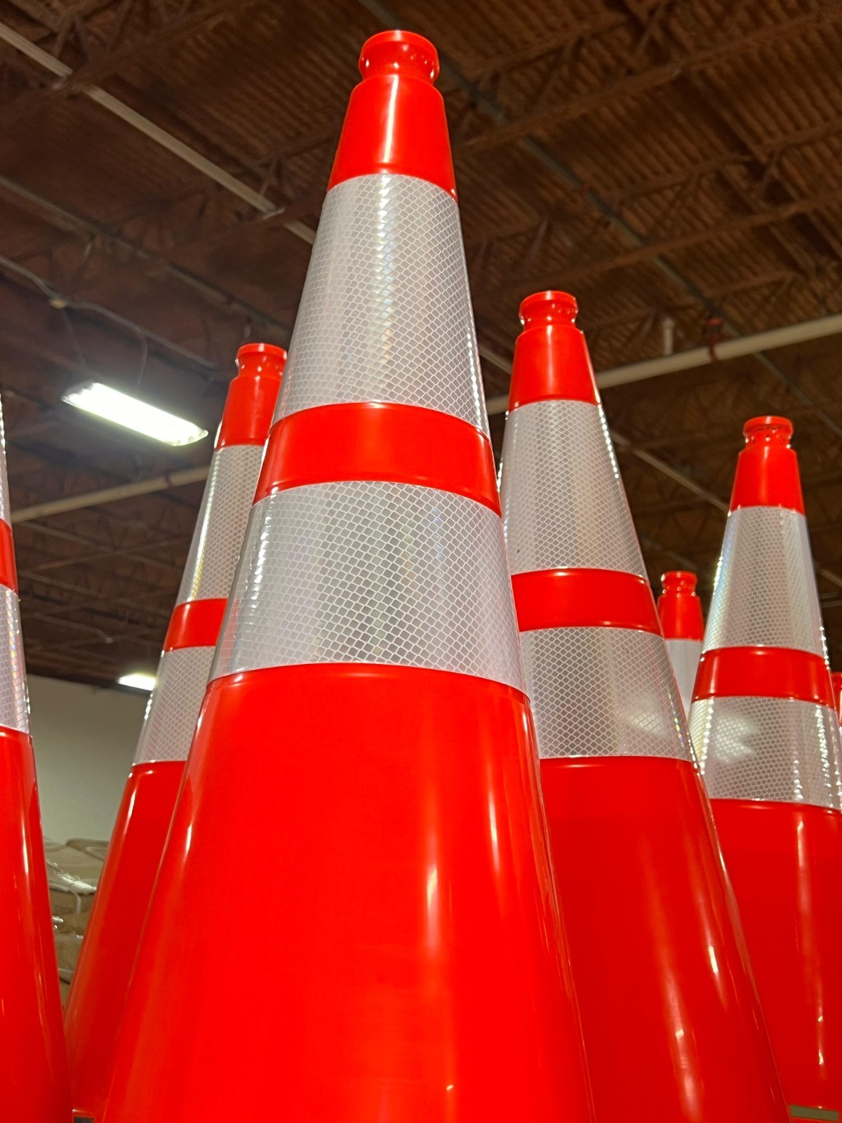 100 Qty Bulk 28” Orange Traffic Cones 7lb Base w/Reflective Collars MUTCD