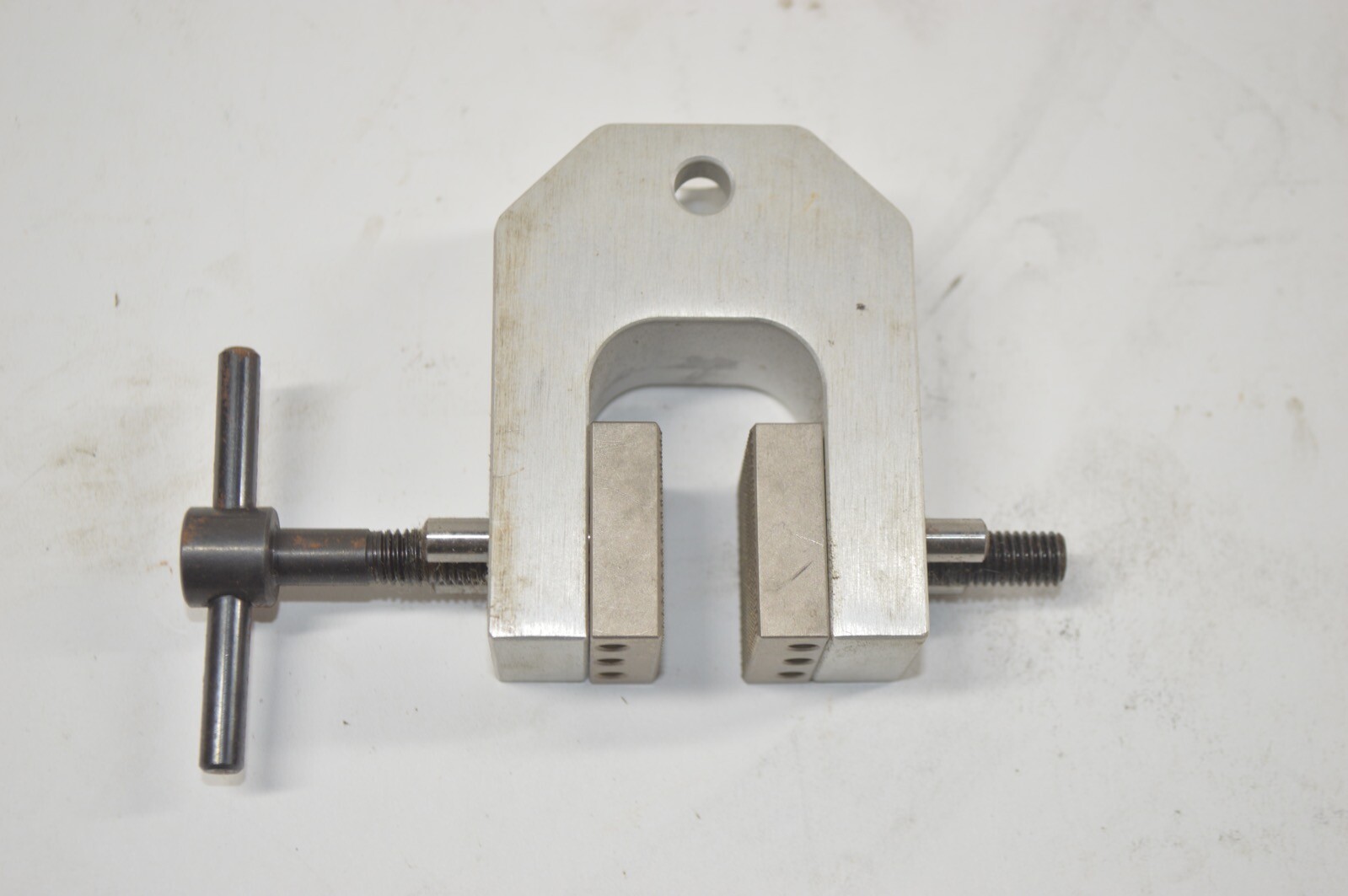 Test Resources Mechanical Grip w/ Pads