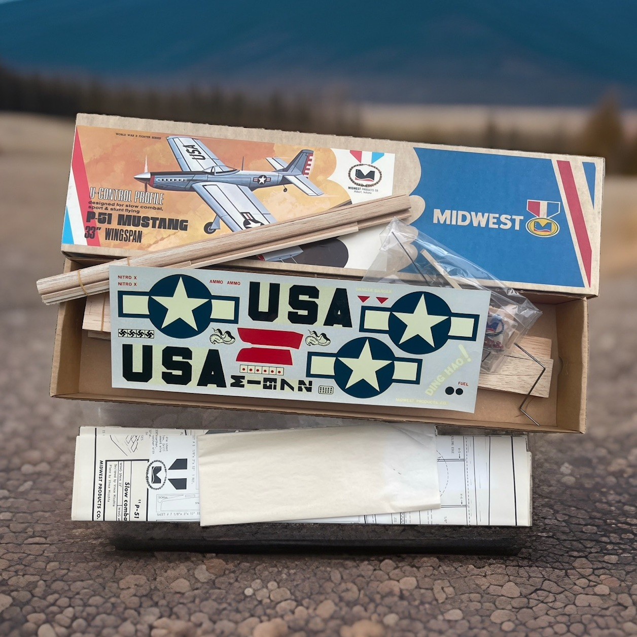 VINTAGE P-51 MUSTANG FIGHTER AIRPLANE KIT WW II Series by MIDWEST PRODUCTS USA