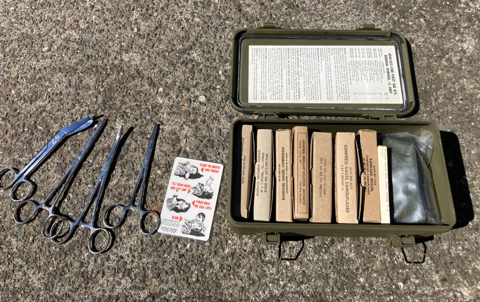 US Army Vietnam First Aid Kit US General Purpose 12 Unit 6545-922-1200-H--J