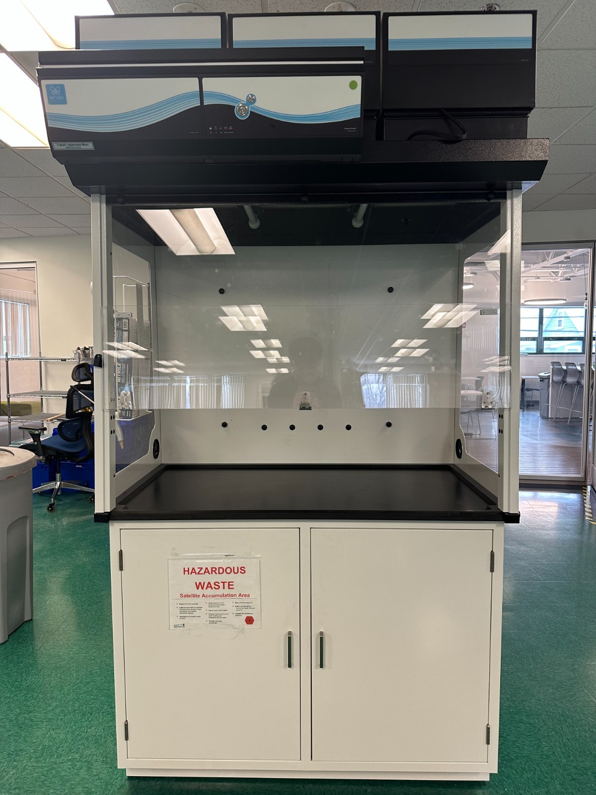 Erlab Captair 483 Ductless Filtering Fume Hood + cabinet base